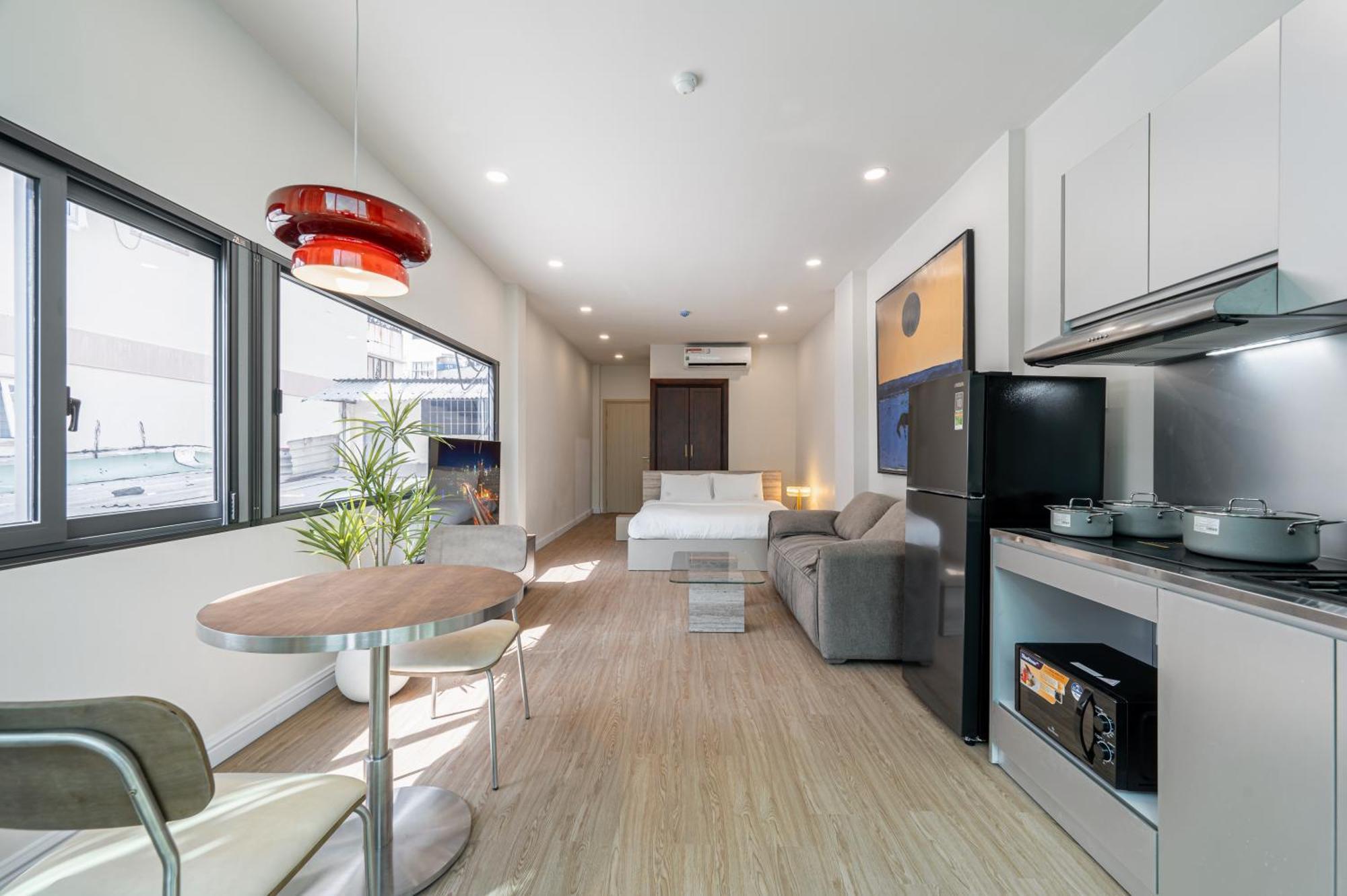 By Cr Concept In Center